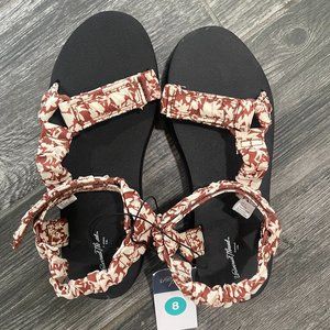 Women's Floris Platform Sport Sandals - Universal Thread Brown Floral 8